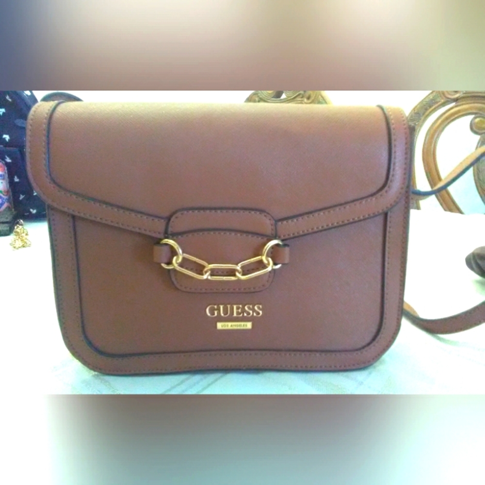 BNWOT GUESS CROSSBODY/ SHOULDER BAG BROWN W/ GOLD METAL DETAILS ADJ STRAP